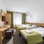 Hotel Plus Отель Братислава