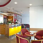 Отель Hotel Plus 3*