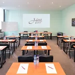 Hotel Plus Отель 3*