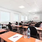Hotel Plus 3* Братислава