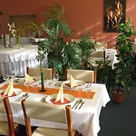 Hotel Plus Отель 3*