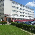 Отель Hotel Plus