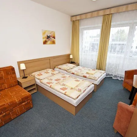 Отель Hotel Plus