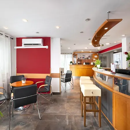 Hotel Plus 3*