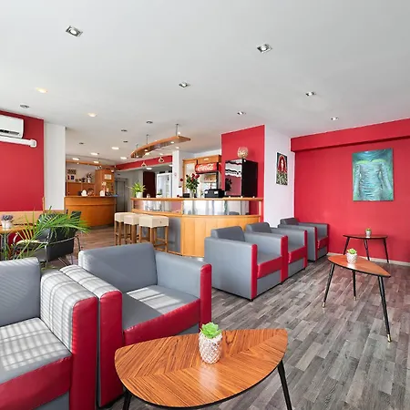 Hotel Plus 호텔 3*