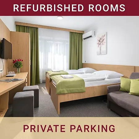 Готель Hotel Plus