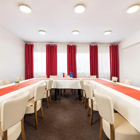 Отель Hotel Plus Братислава