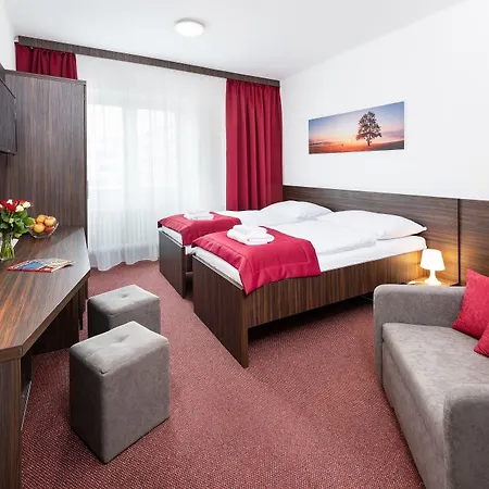 Отель Hotel Plus