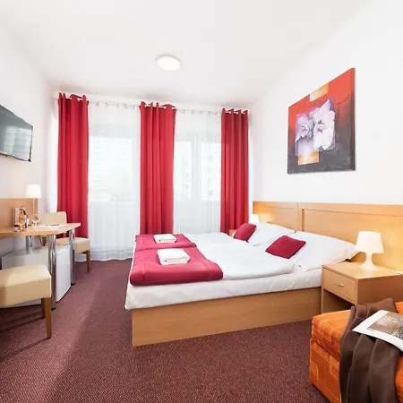 Hotel Plus 3* Братислава