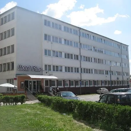 Hotel Plus Отель 3*