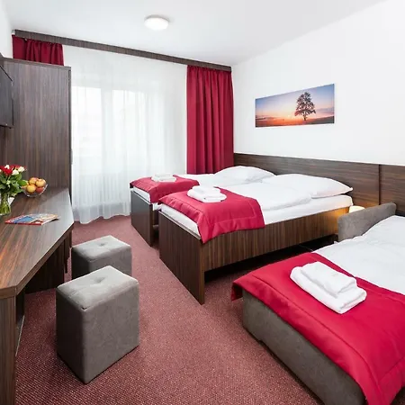 Отель Hotel Plus