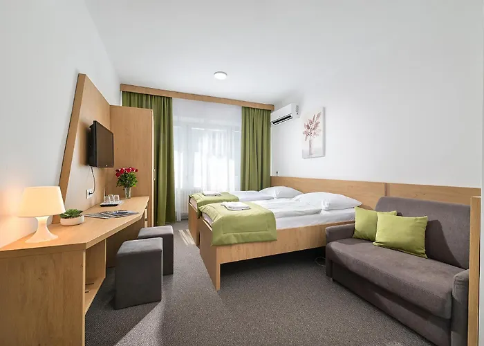 Отель Hotel Plus