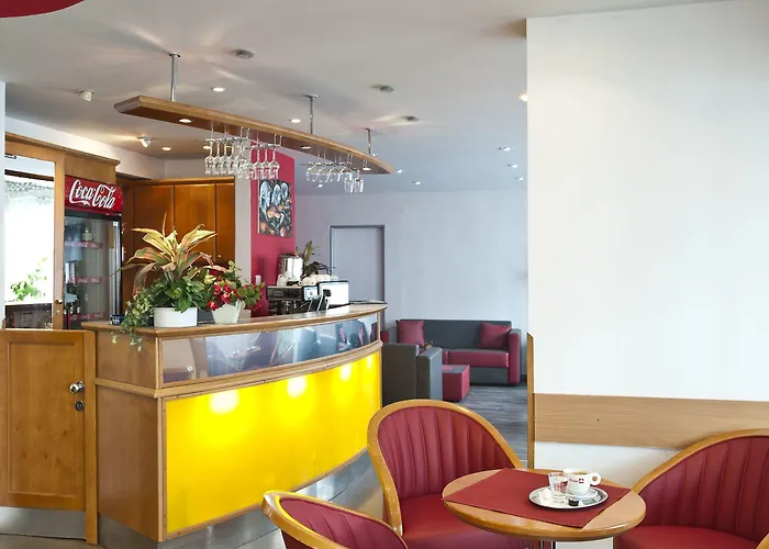 호텔 Hotel Plus 3*