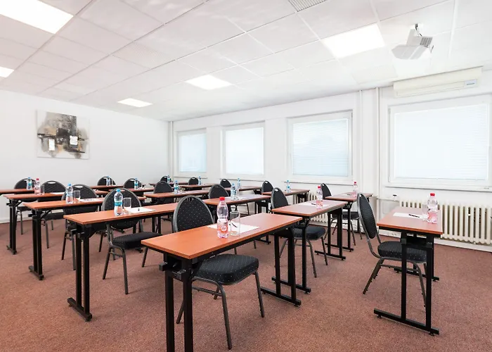 Hotel Plus 호텔 브라티슬라바