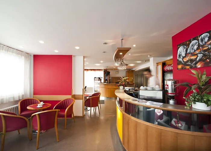 Hotel Plus Отель 3*