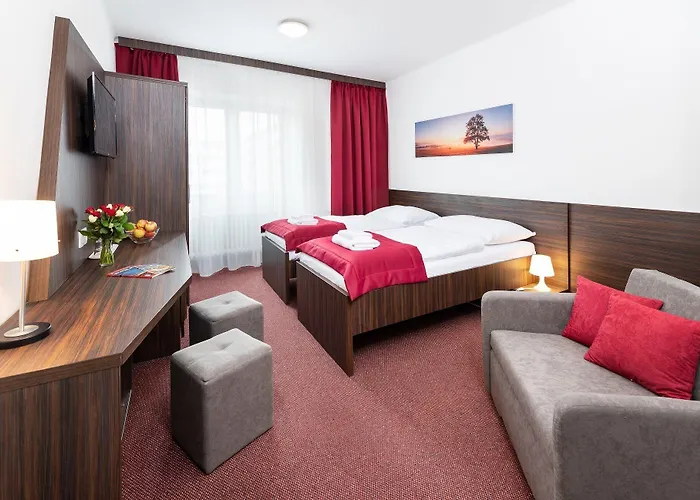 Отель Hotel Plus