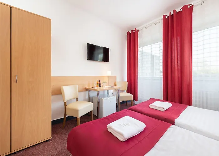 Hotel Plus 호텔 3*