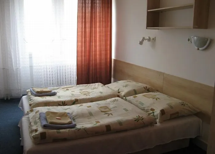 Отель Hotel Plus Братислава