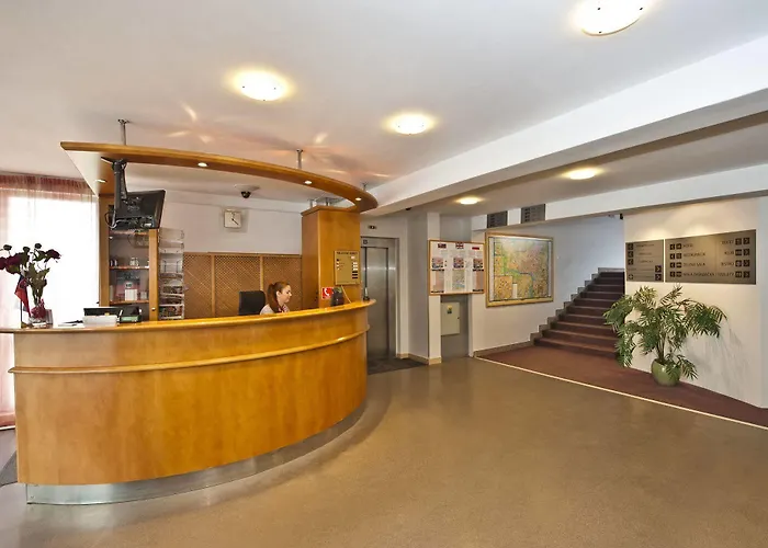 Hotel Plus Отель 3*