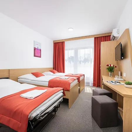 Hotel Plus Μπρατισλάβα