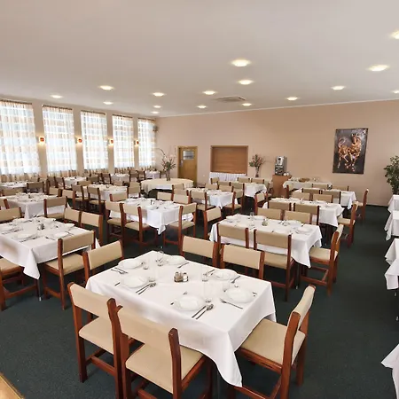 Ξενοδοχείο Hotel Plus