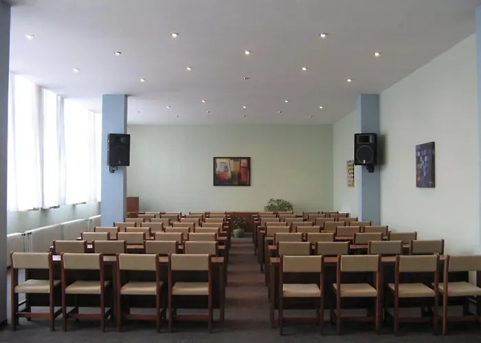 Ξενοδοχείο Hotel Plus Μπρατισλάβα