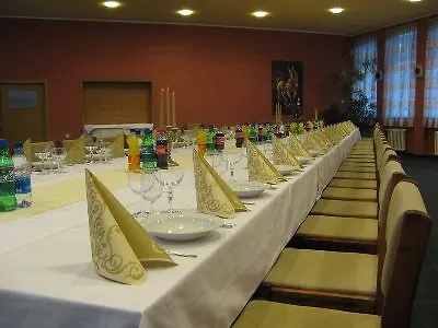 מלון Hotel Plus ברטיסלאבה