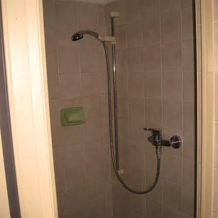 Hotel Plus מלון 3*