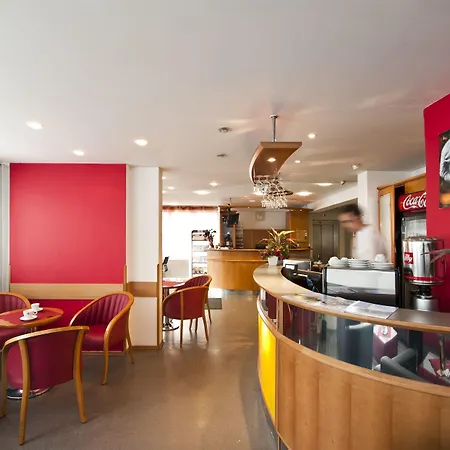 Hotel Plus מלון 3*