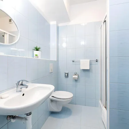 מלון Hotel Plus ברטיסלאבה