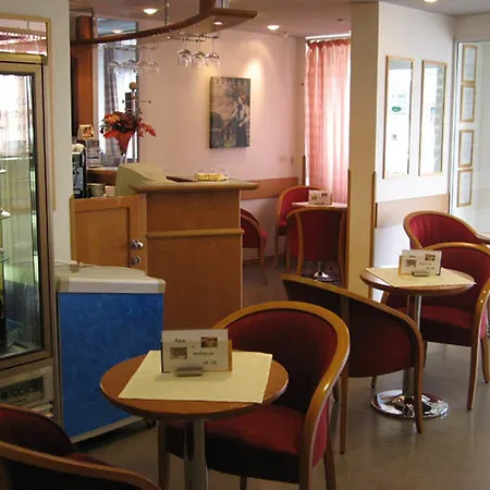 מלון Hotel Plus ברטיסלאבה