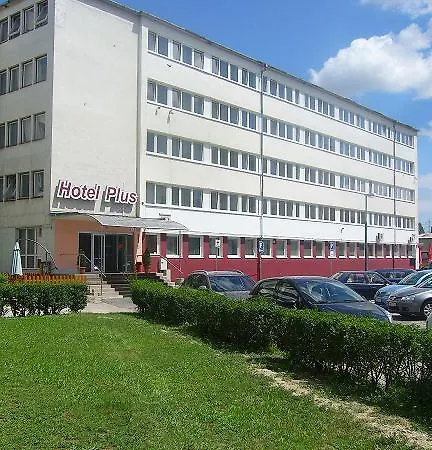 מלון Hotel Plus