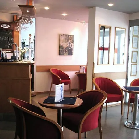 מלון Hotel Plus ברטיסלאבה