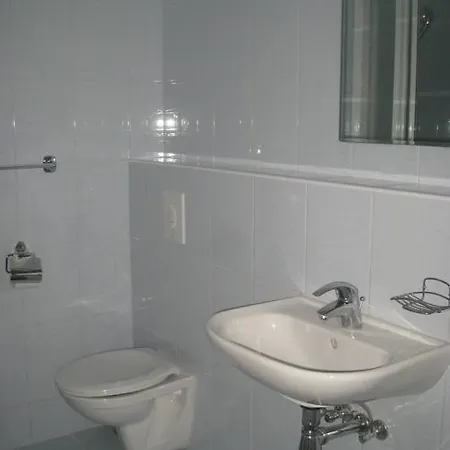 Hotel Plus מלון 3*