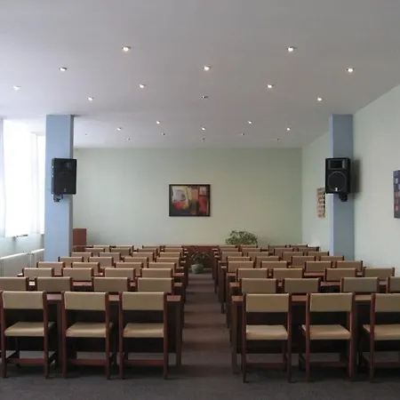 מלון Hotel Plus ברטיסלאבה